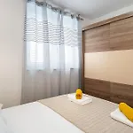 Lejlighed Damir With Balcony In Quiet Area *
