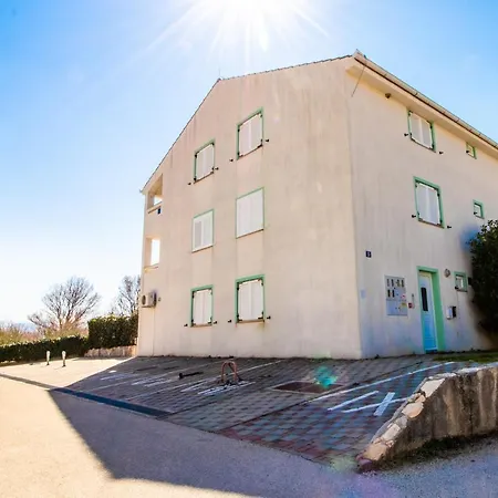 Damir With Balcony In Quiet Area Apartment Baska (Krk)