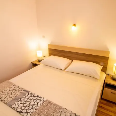 Damir With Balcony In Quiet Area * Baska (Krk)