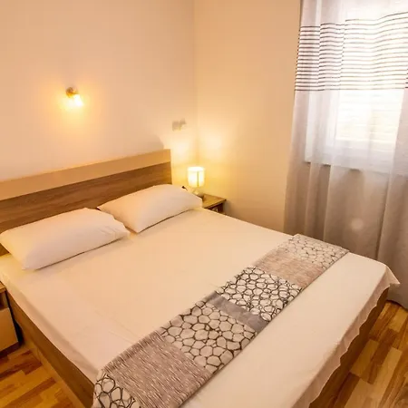 Damir With Balcony In Quiet Area Apartment *