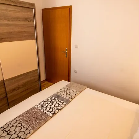 Damir With Balcony In Quiet Area Apartment *