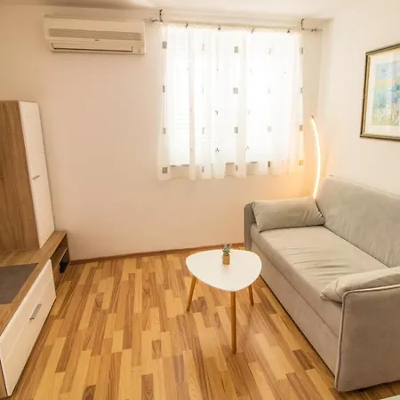 Damir With Balcony In Quiet Area Apartment Baska (Krk)