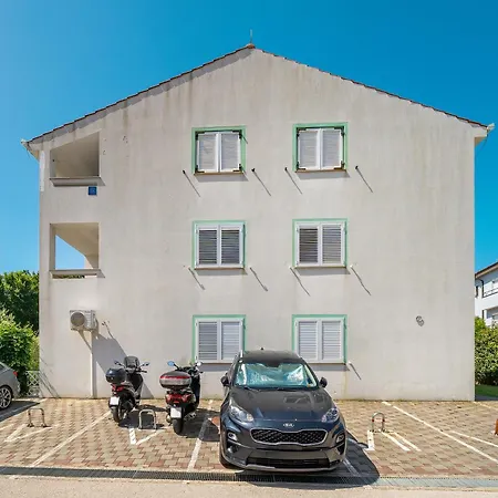 Damir With Balcony In Quiet Area Baška