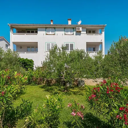 Damir With Balcony In Quiet Area Baška