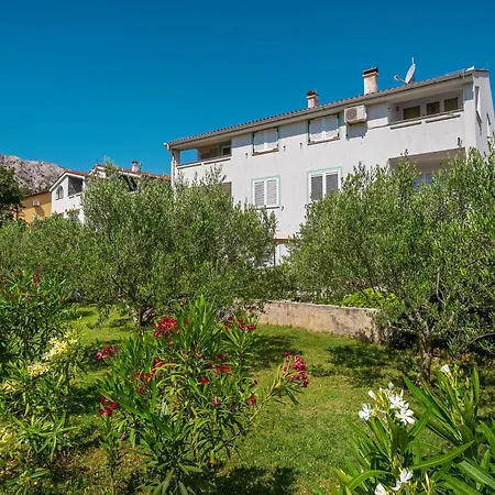 Damir With Balcony In Quiet Area Daire