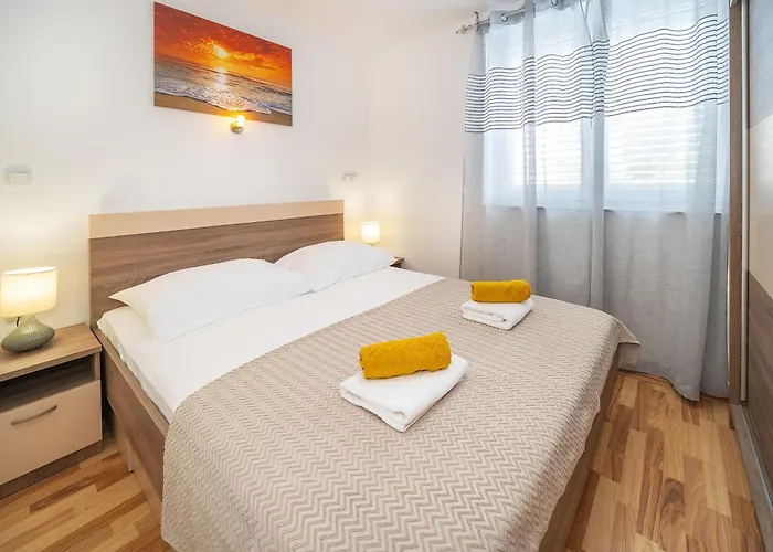 Damir With Balcony In Quiet Area * Baška