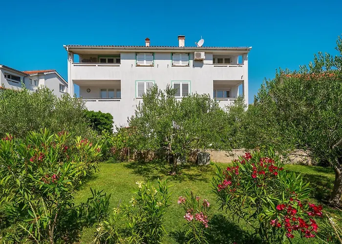 Damir With Balcony In Quiet Area Baška